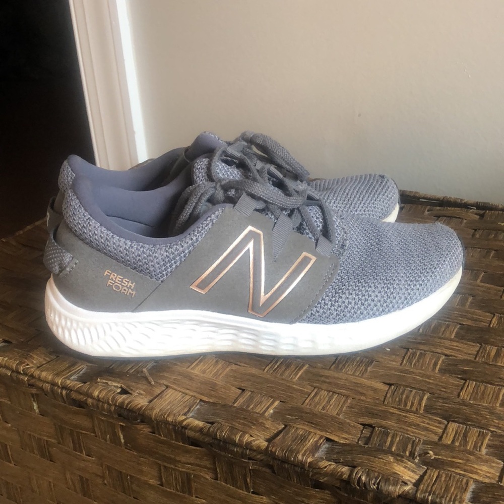 Women’s NB shoes - Picture 3 of 6